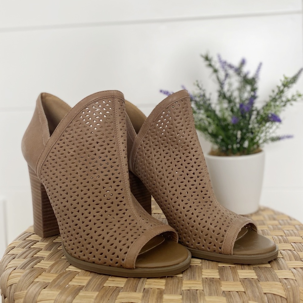 NWT LUCKY BRAND Larissa Open Leather Bootie 9.5